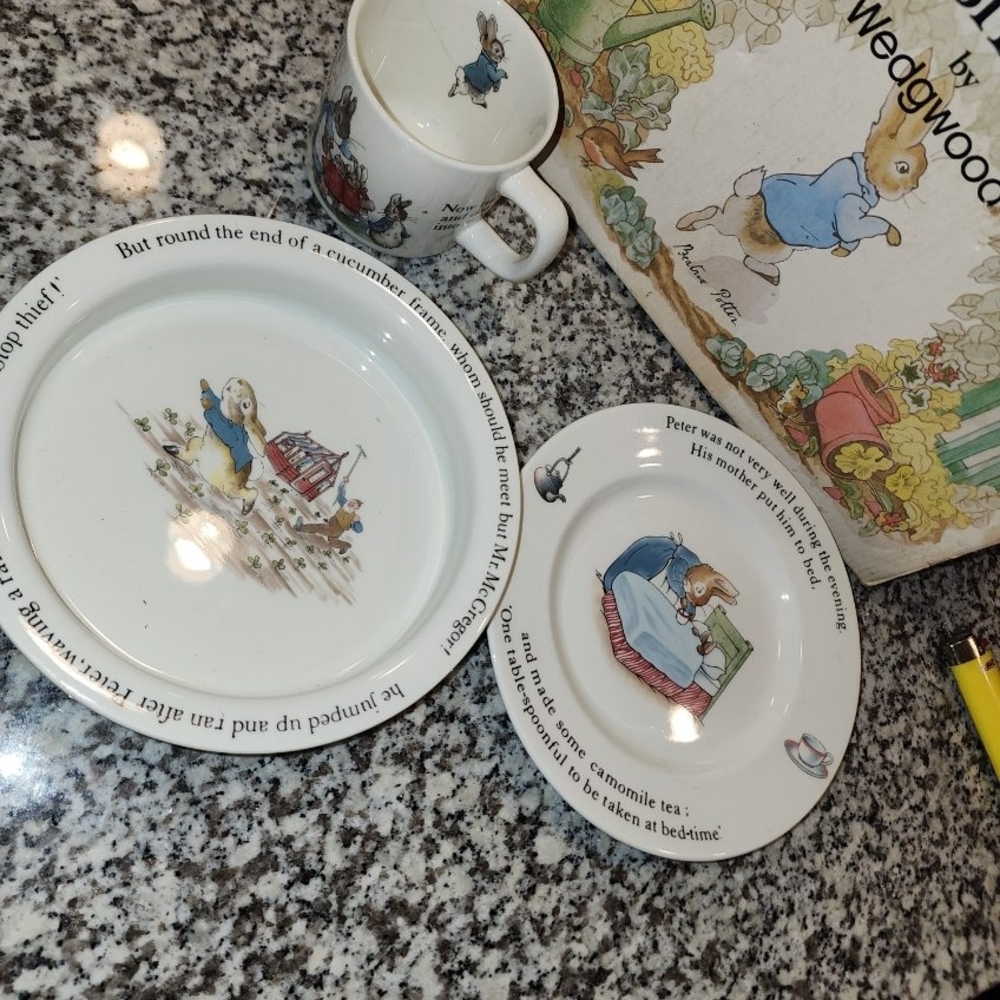 Wedgwood Peter Rabbit Nursery Set - Picture 9 of 11